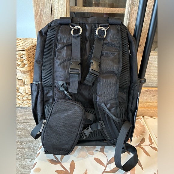Fly Dad Stylish Men’s Diaper Bag - Picture 6 of 6